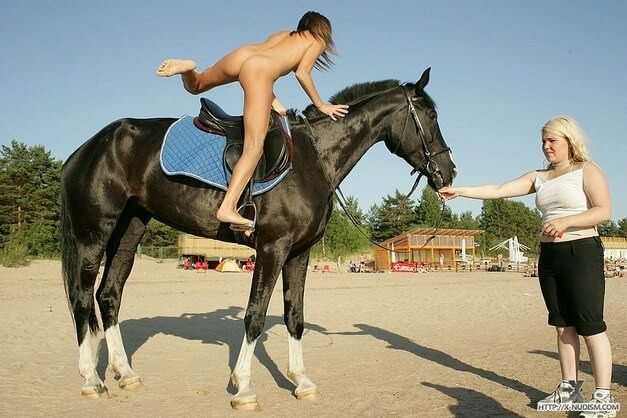 Ride on horseback - Being yourself is part of nudism