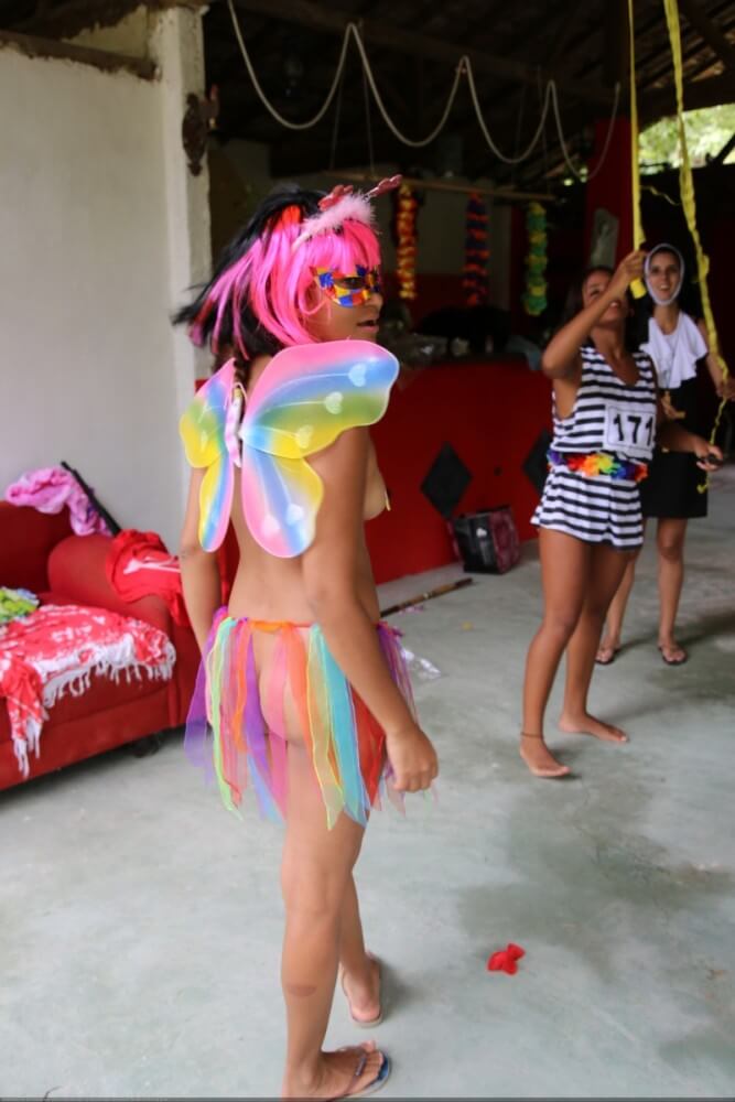 Tropical carnival photo gallery - Nudism promotes mental well-being