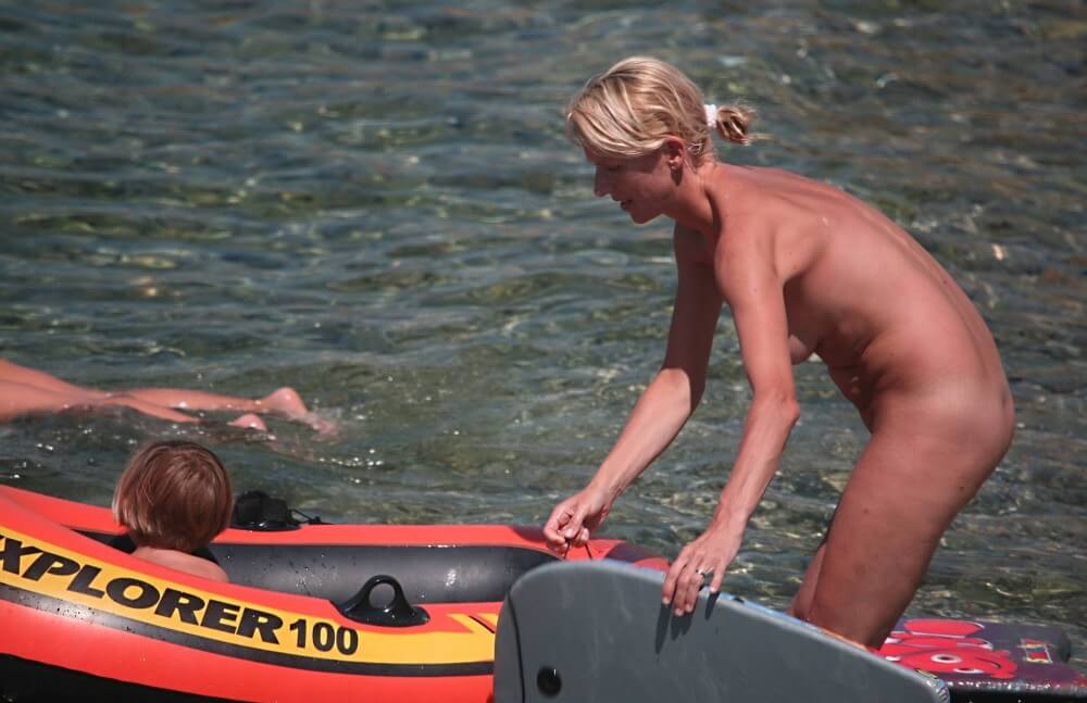 Red Boating for Two Nudists pics - The foundations of naturist philosophy