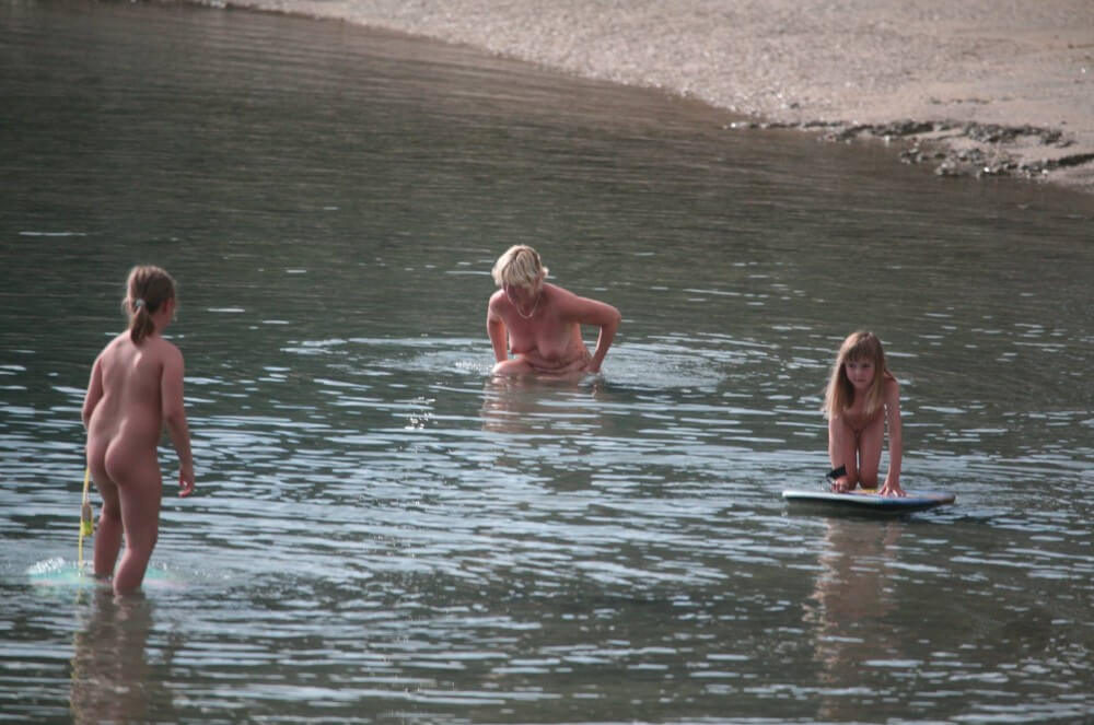 Naturism photo gallery # 14 - A Private Club for Nature Lovers