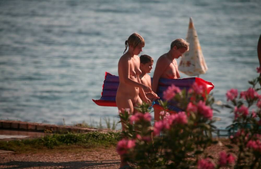 Dusk Til Dawn Showering phoros - Nudism is often equated with naturism