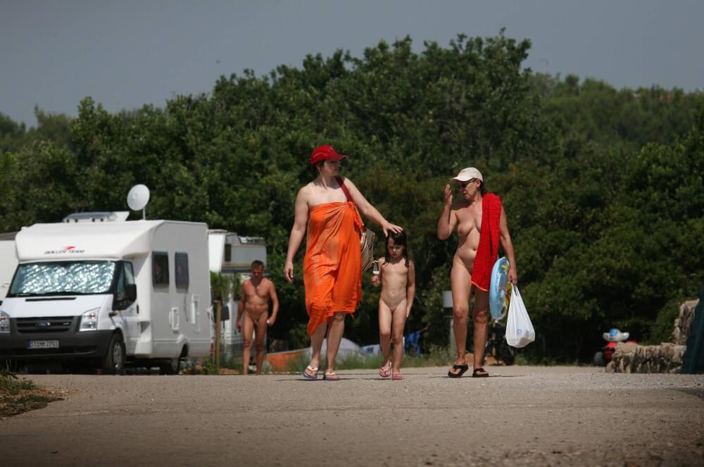 Bondi Beach Path Outskirt pics - Only nudism and nothing else