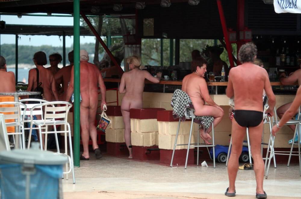 Outdoor diner view - Living together in nature is a hallmark of nudists