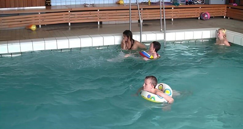 Swimming center club Full HD - Nudism promotes mental well-being