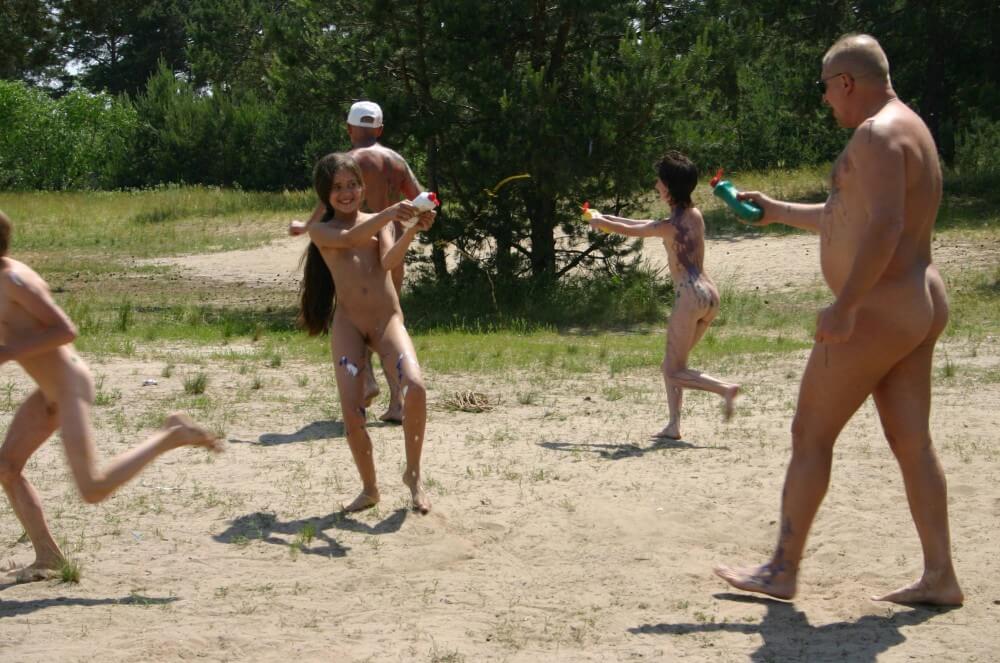 Kiev Group Painting Wild pics - The Pursuit of Naturalness, Freedom, and Body Acceptance