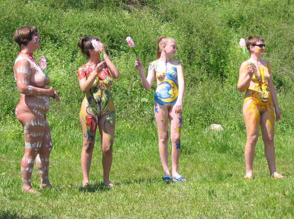 Family String-Apple Game Pics - Watching us naked in nature