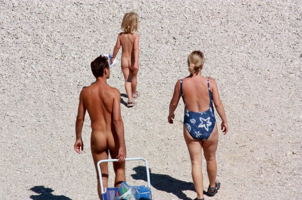 Beach Voyage Nudism Life pics - Nudity helps one better understand oneself and ones feelings