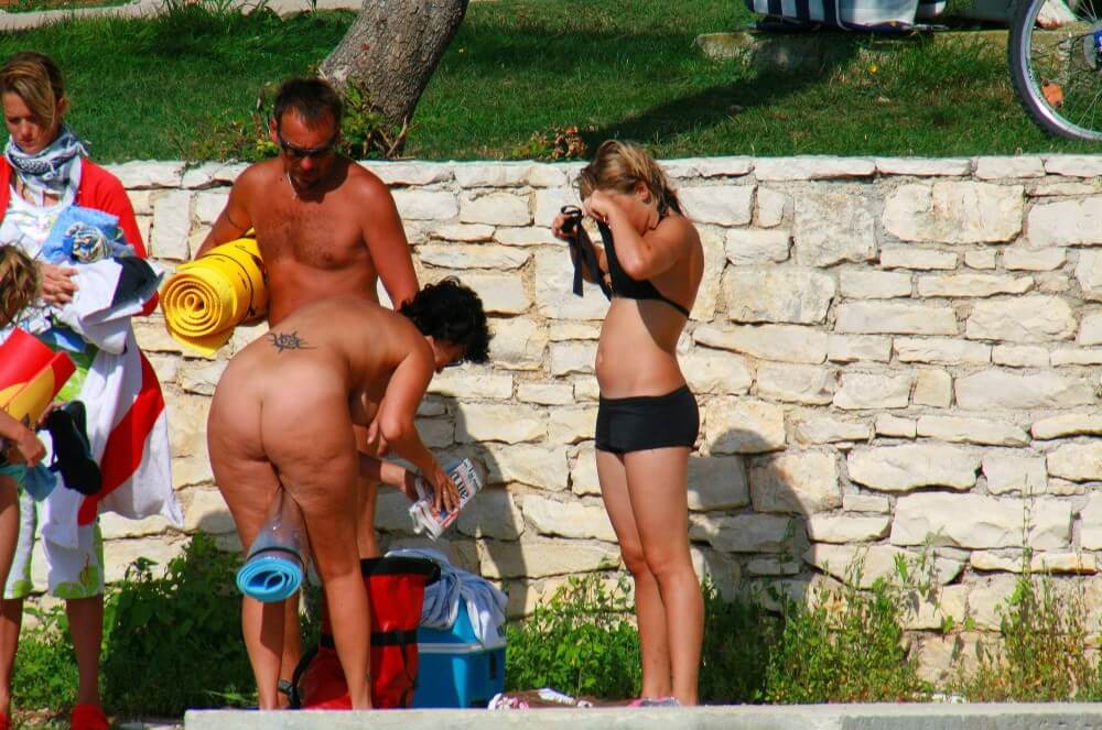 Ula FKK Sisters Day photo gallery - Naturists love sunlight and fresh air
