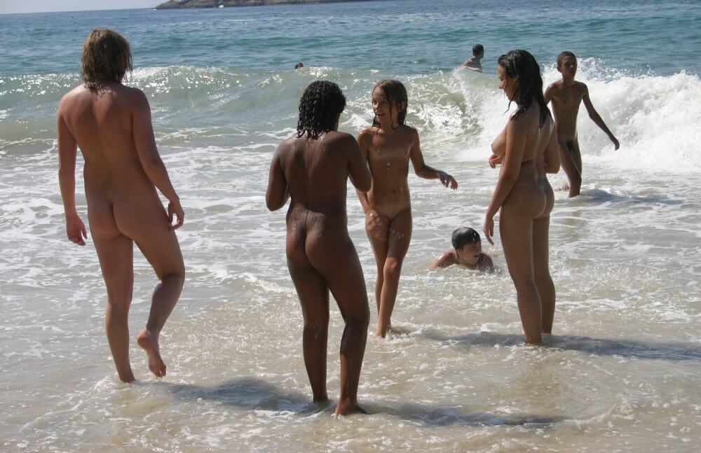 Brazils Water Refreshing pics - Freedom is an integral part of naturism