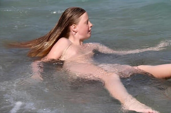 Turqoise Water Splash pics - Nudity helps one appreciate the present moment