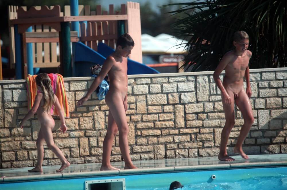 Naturist Pool Assortment photos - The idea of being naked is good