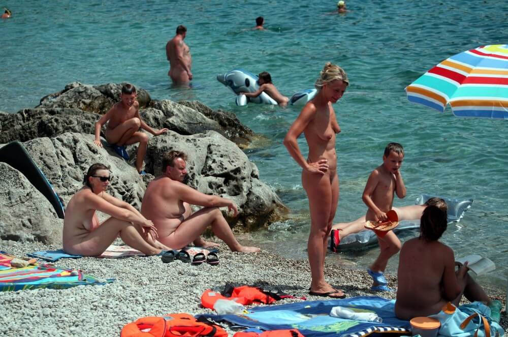 Rock Side Family Camping pics - Advocates of naturism and nudism live in harmony with nature