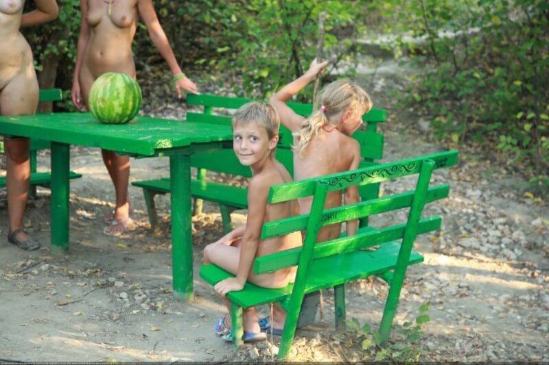 Naturists green picnic photos - Lightheartedness and ease are characteristic features of the practice of nudism and naturism