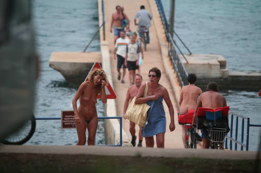 Crete FKK Bridge Crossing photos - Ethical Principles of the Nudist Community