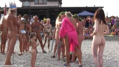Cool Day At The Beach 4 - Undressing is permissible only within ones own community