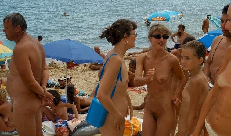 Documentary video naturism 1999 - Nudism is a philosophy based on respect and trust