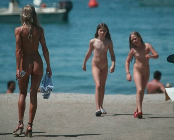 The nudism country photos - Nudity helps to overcome insecurities and boost self-esteem