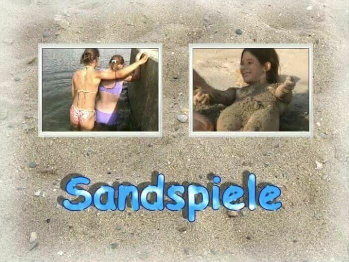 Naturistin: Sandspiele - Joy and pleasure are part of the nudist experience