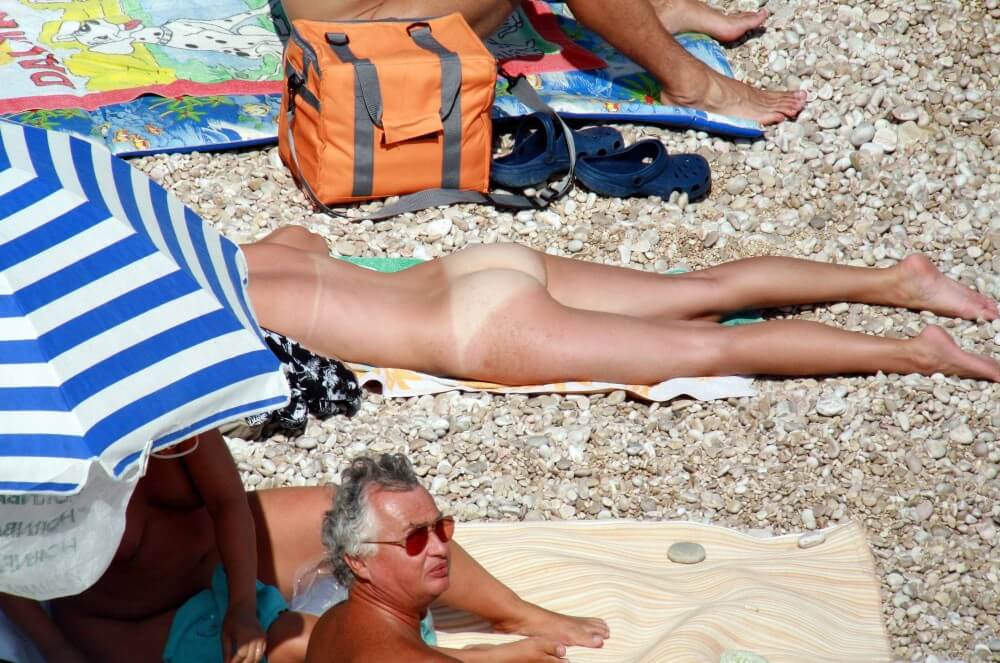 Naturists Beach Relaxation pics - The true flourishing of a culture of naturalness