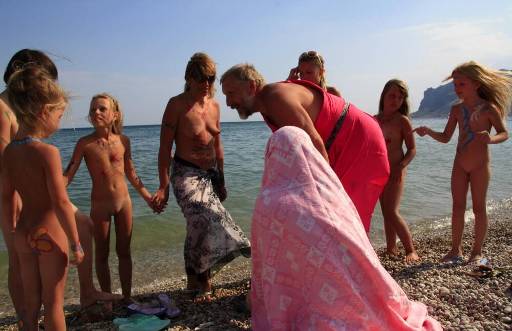 Water Drying Off pics - International Naturist Federation