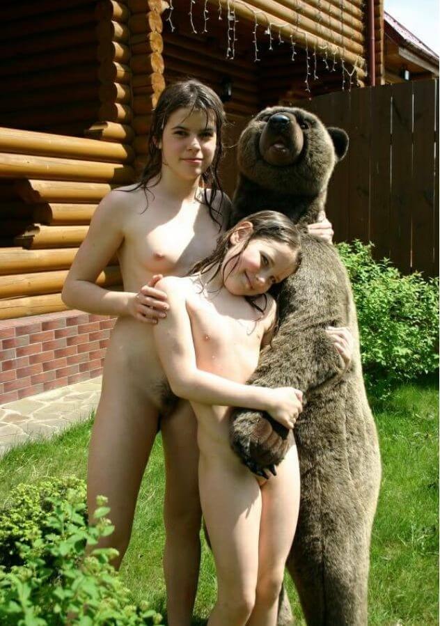 Naturism photo gallery # 57 - Nudism helps strengthen friendships