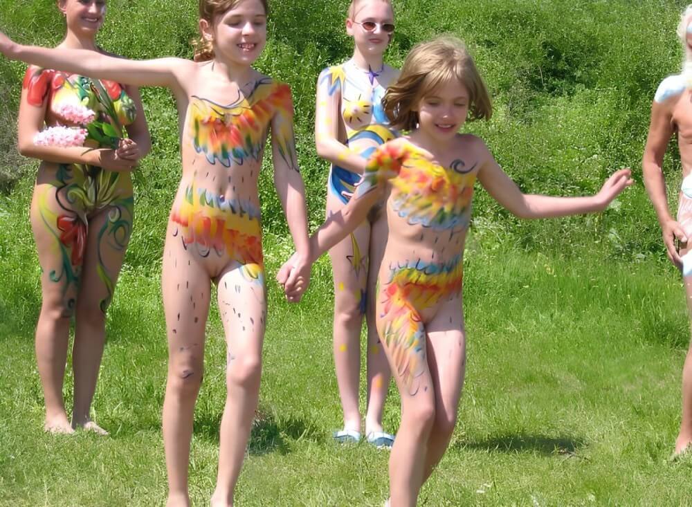 Naturism photo gallery # 29 - The practice of naturism helps build trust and honesty among people