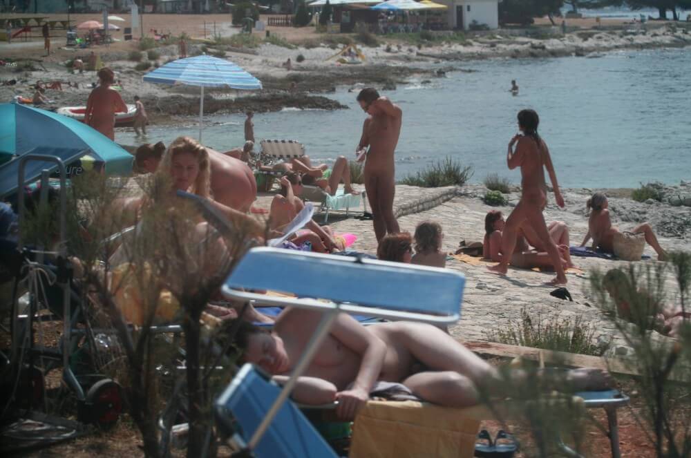 Nuda Beach Wide Outlook pics - Naturism is about respecting natural beauty