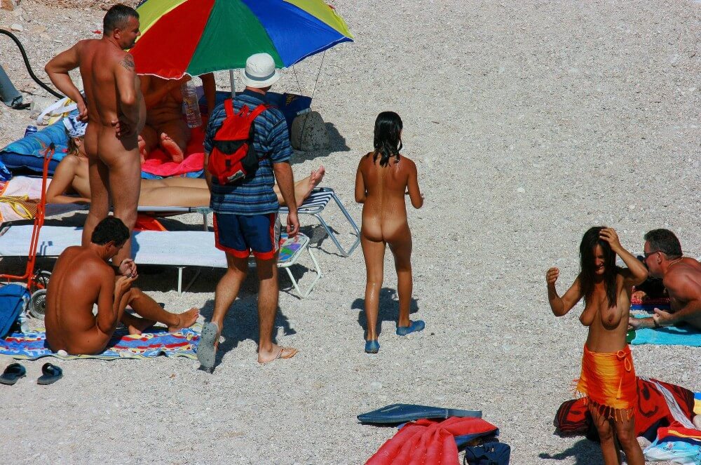Uka FKK Beach Parenting Nudist beach pics - Naturist practices help us understand that the body is part of nature and its beauty