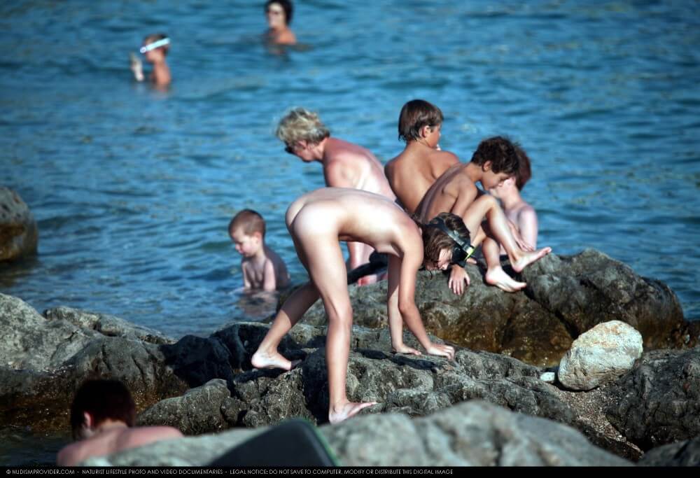 Summer day on the Black Sea photos - Popularizing nudism among the general public