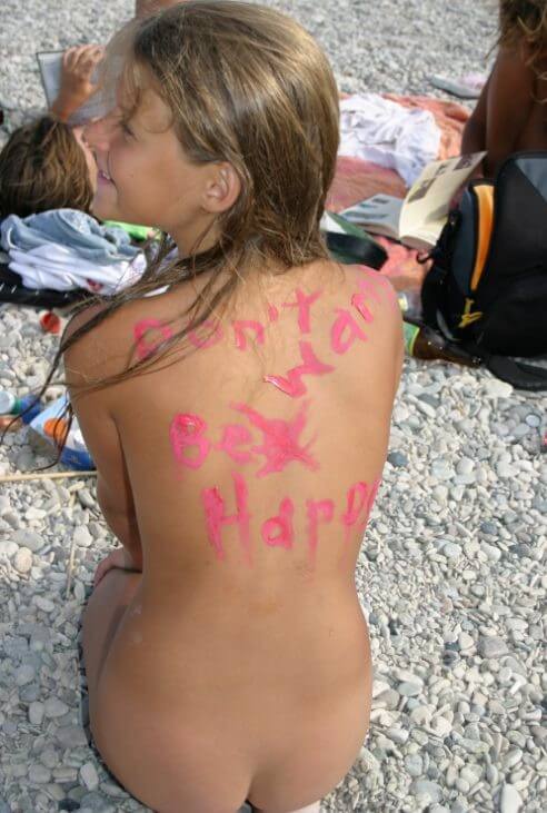 Osez vivre nu… Documentary naturism - Happiness is achieved through embracing naturism