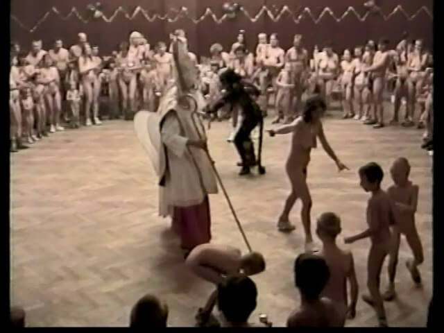 Helios Natura: Christmas Kinder Spiele - The worship of the naked body
